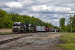 A Westbound Freight approaches the CSX Diamonds 
